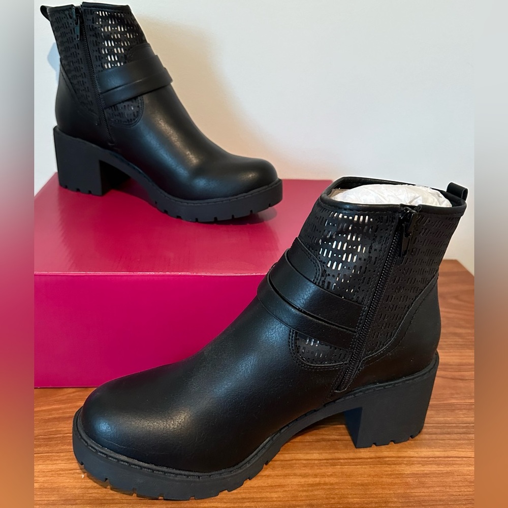 SO size 10 women’s boots NEW